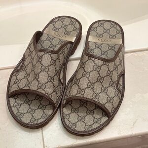 Gucci slide sandals coated canvas - great condition!